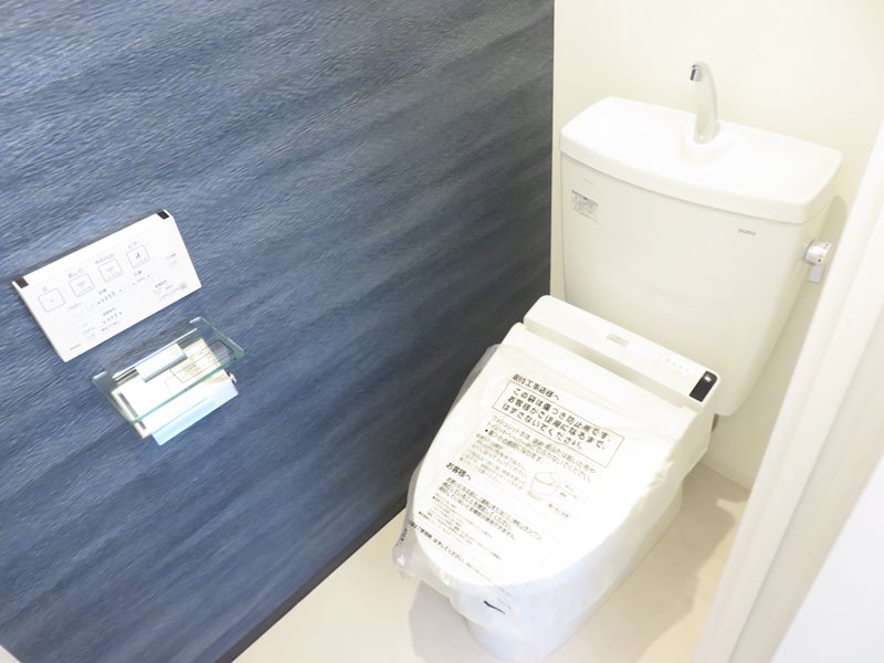 トイレ　温水洗浄機能付き便座