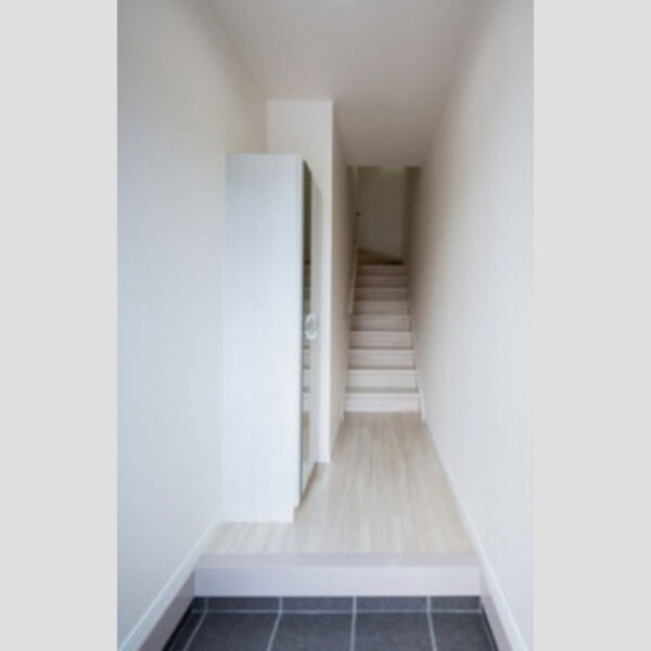 玄関　別部屋のお写真となります。