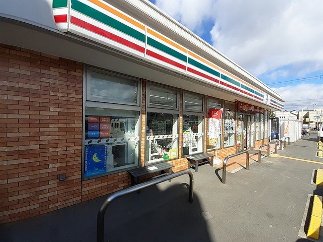 コンビニ　セブンイレブン様（コンビニ）まで442m