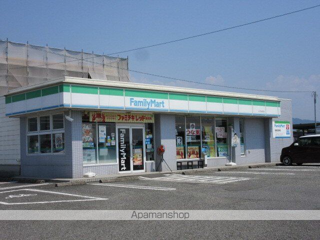 コンビニ　ファミリーマート八代中北町店（コンビニ）まで200m