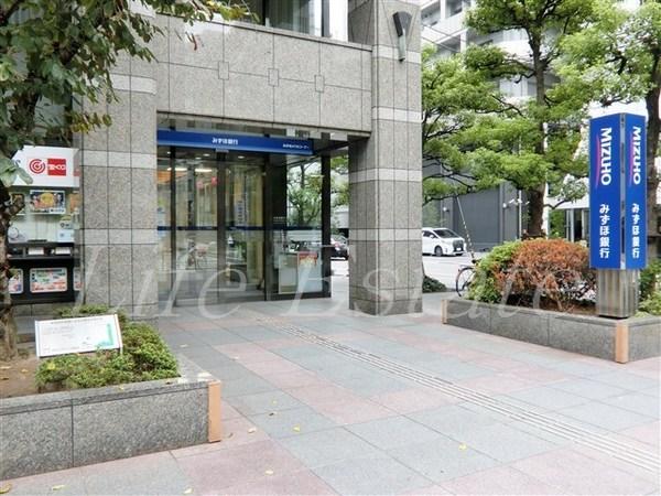 銀行　みずほ銀行南船場支店（銀行）まで216m