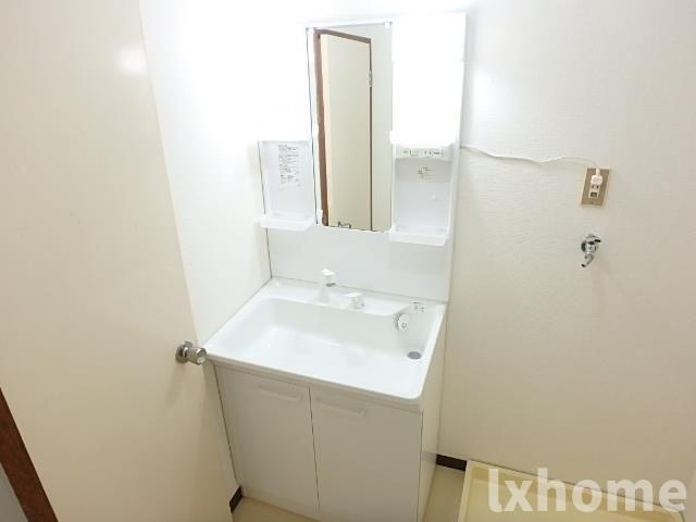 洗面設備　スペースが確保できる洗面所です