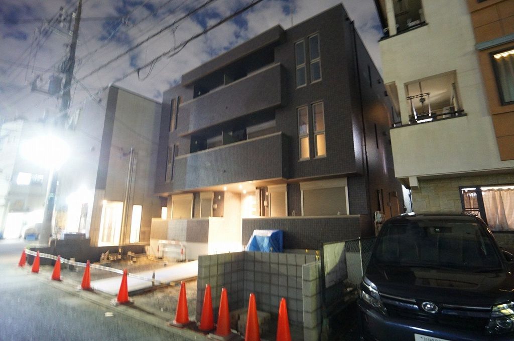 建物外観　駐車場