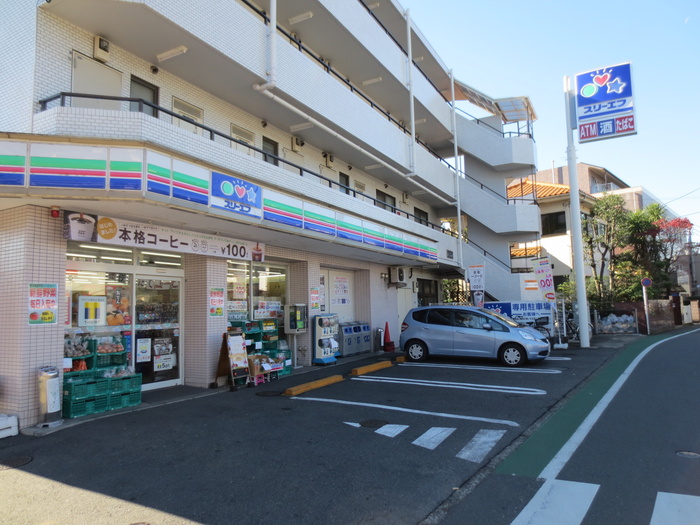 コンビニ　スリーエフ（コンビニ）まで700m