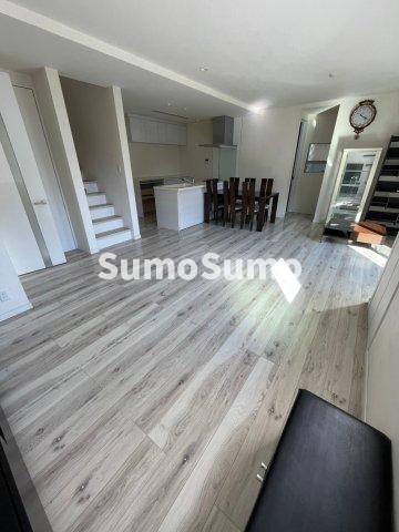 居室・リビング　こちらのリビングで趣味の時間をお楽しみください