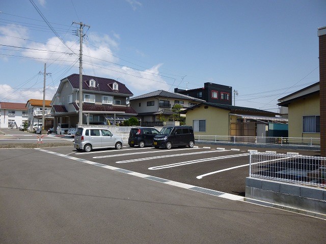駐車場　写真は101号室です（参考）