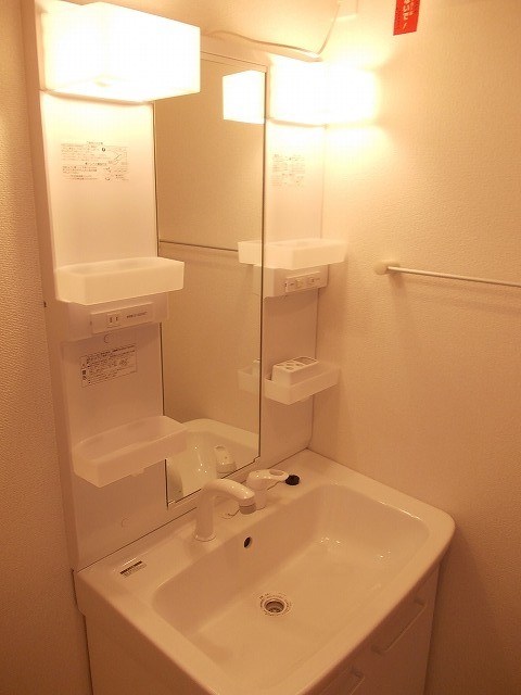 洗面設備　写真は101号室です（参考）