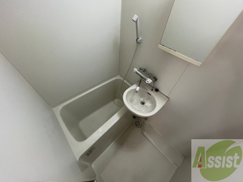 バス・シャワールーム　お風呂になります。一日の疲れを癒してくださいね。