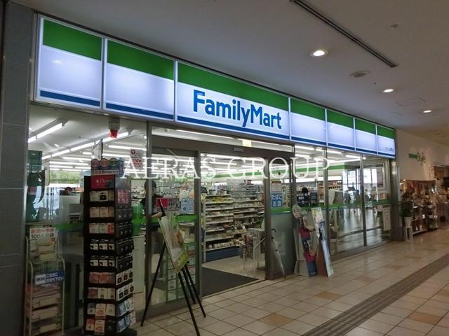 コンビニ　ファミリーマート アトレ目黒店（コンビニ）まで530m
