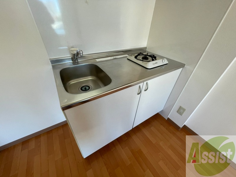 キッチン　ガスキッチンです。１口コンロが設置されています。