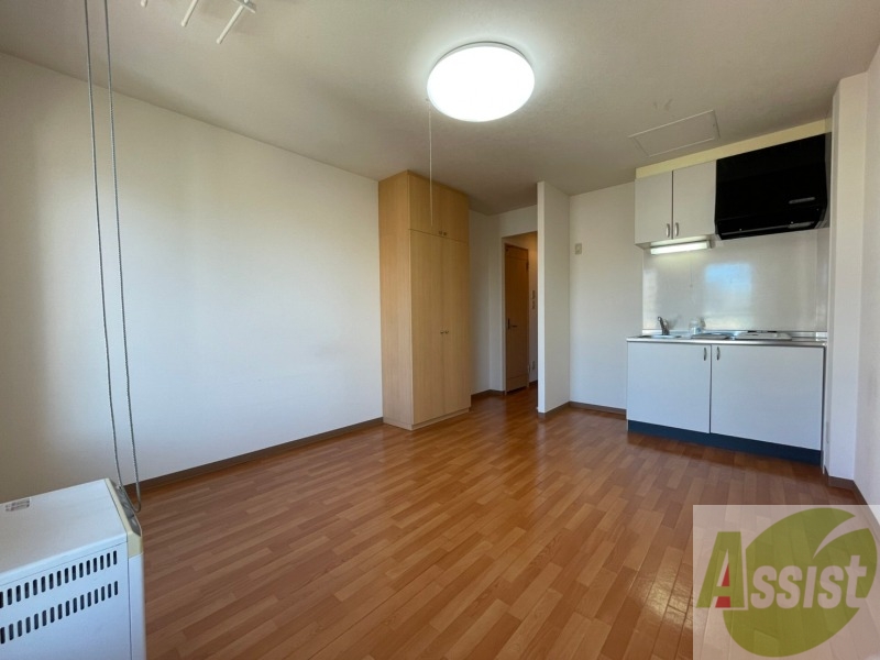 その他部屋・スペース　木目のフローリングが落ち着くお部屋ですね。