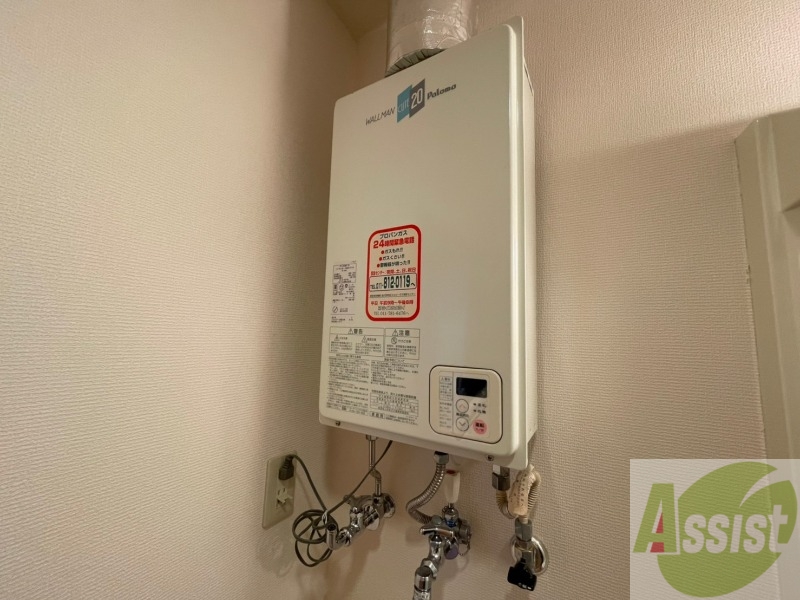 その他設備　給湯器は簡単操作で温度調整ができますよ。