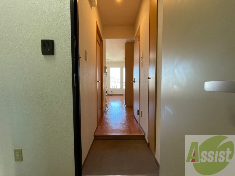 玄関　玄関の様子です。明るい印象ですね。気分もあがりそう。