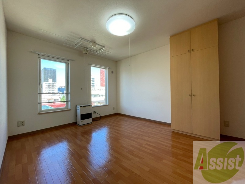 居室・リビング　広くてキレイなお部屋が広がっていて、充実した生活が送れそう。