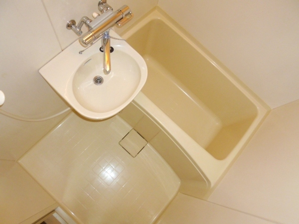 バス・シャワールーム　シンプルで機能的なユニットバスです