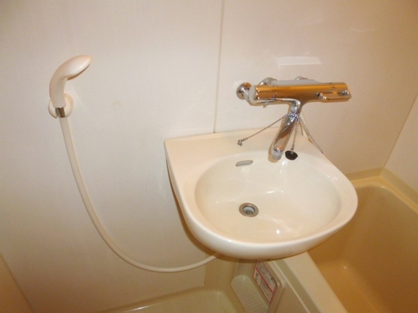 洗面設備　浴室内に洗面台あり！