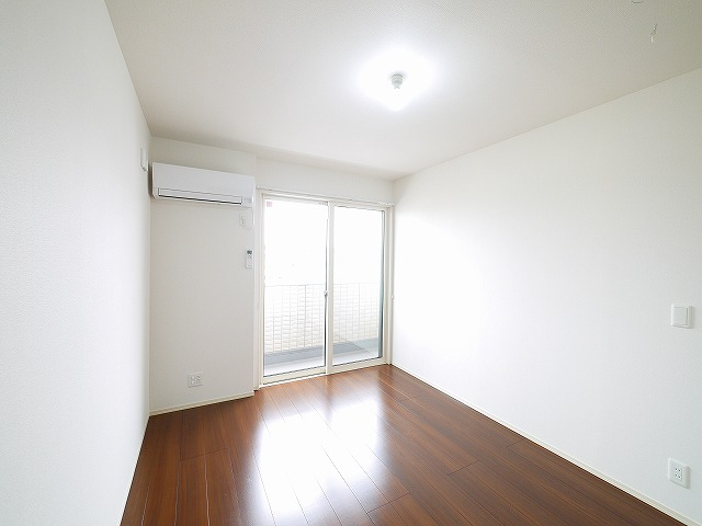 その他部屋・スペース　落ち着いて過ごせるお部屋なので、寝室にいかがでしょうか