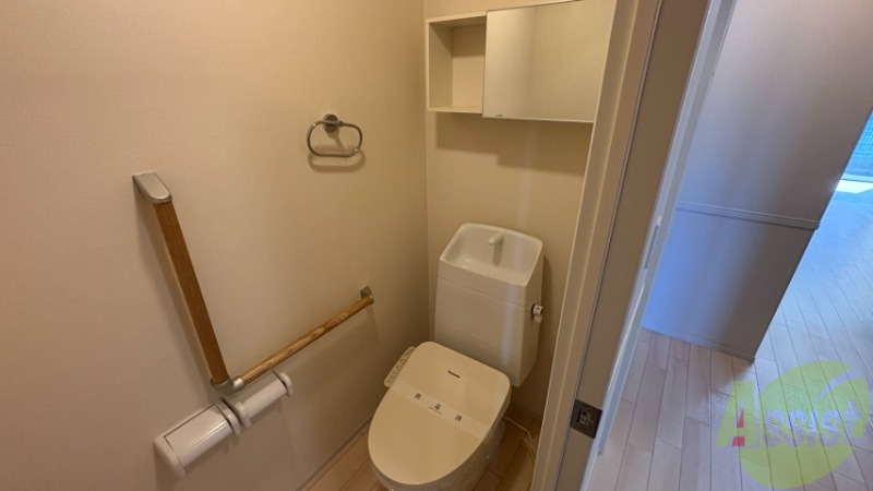 トイレ　トイレはウォシュレット機能付きです。安心して使用できますね。