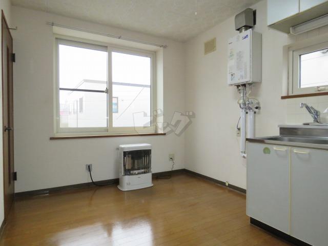 居室・リビング　明るいお部屋で気持ちも明るくなりますね♪