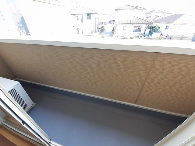 バルコニー　バルコニーからの眺めを楽しみながら食事をしませんか
