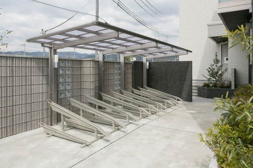 建物外観　駐輪場