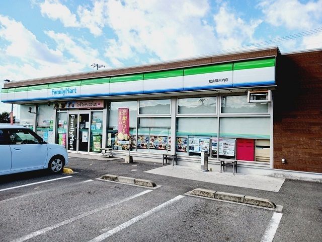 コンビニ　ファミリーマート磯河内店様（コンビニ）まで450m