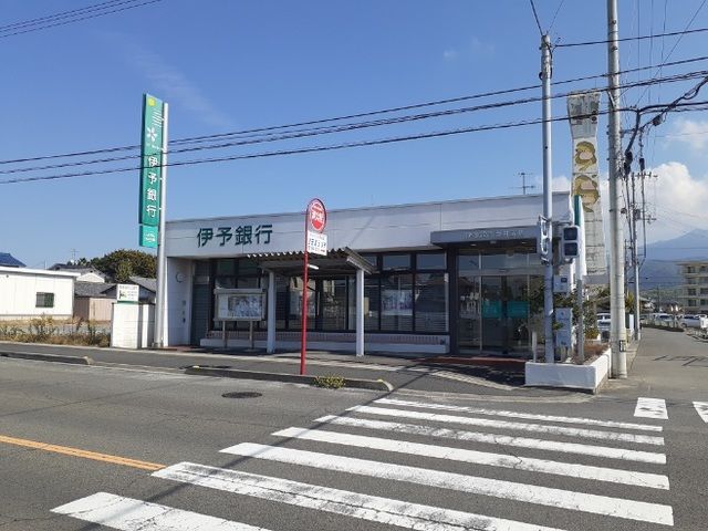 銀行　伊予銀行粟井支店様（銀行）まで1000m