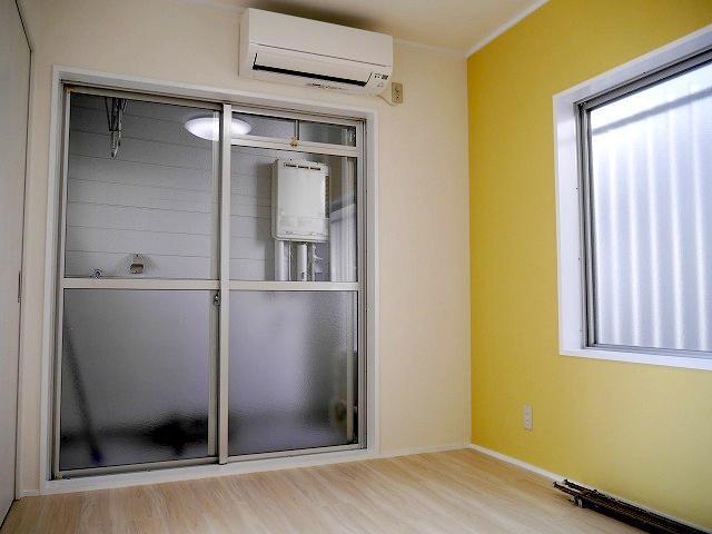 居室・リビング　アクセントクロスが素敵なお部屋です(^^)