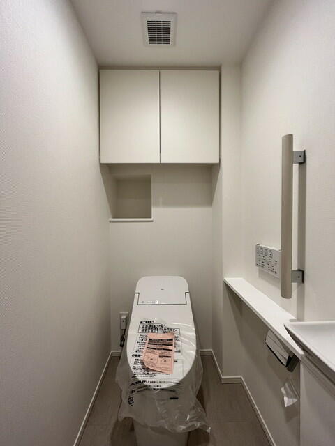 トイレ　※写真は同タイプ住戸です。