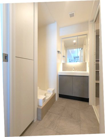 洗面設備　トイレと独立した洗面脱衣室、2面鏡付洗面台、タオルフックにス