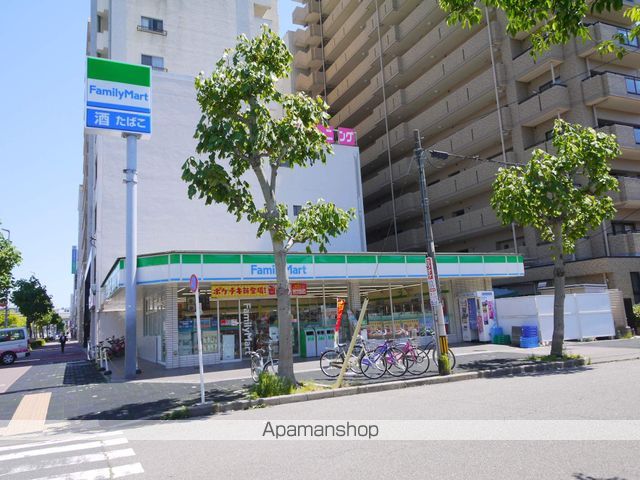 コンビニ　ファミリーマート（コンビニ）まで87m