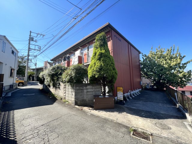 建物外観　レトロモダンな外観です