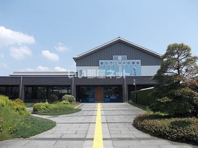 図書館　磐田市立中央図書館（図書館）まで498m