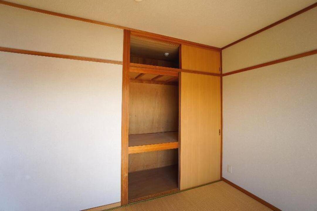 収納　押入れ