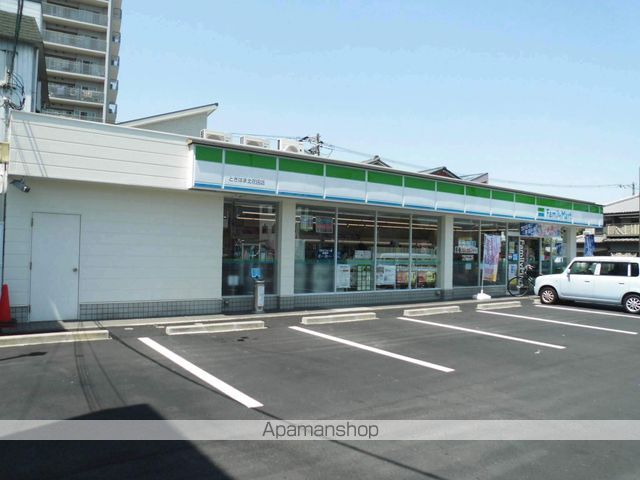 コンビニ　ファミリーマート（コンビニ）まで378m
