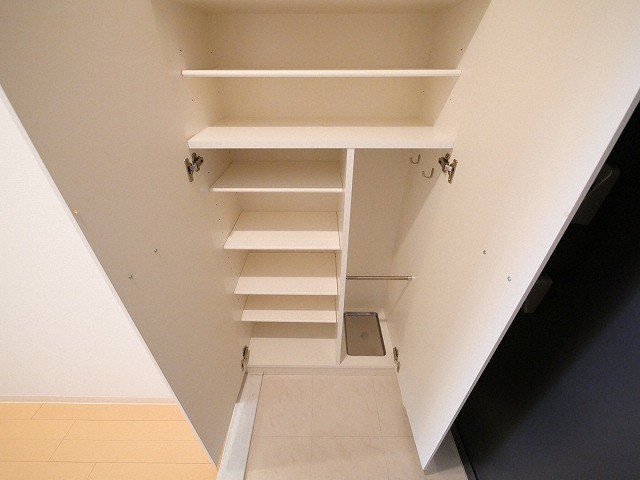 収納　イメージとして同建物他部屋を表示しています