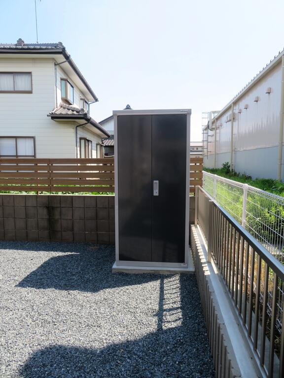 その他設備　お庭に外物置も付いております。