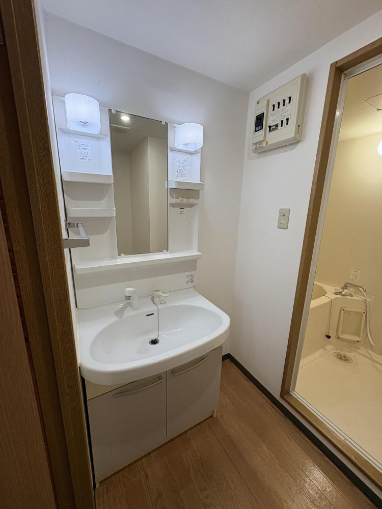 洗面設備　写真は別部屋です。現状優先します。