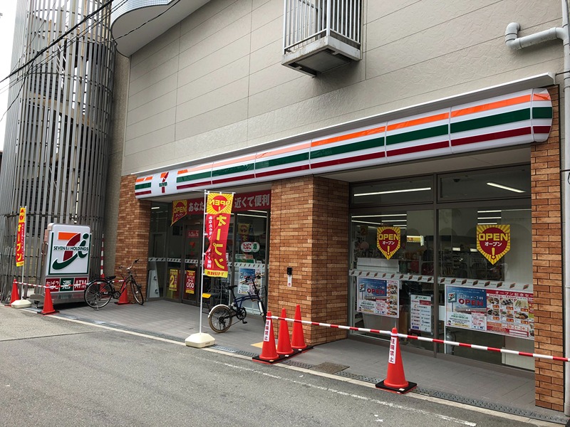 コンビニ　セブンイレブン 大阪東淀川駅前店（コンビニ）まで195m