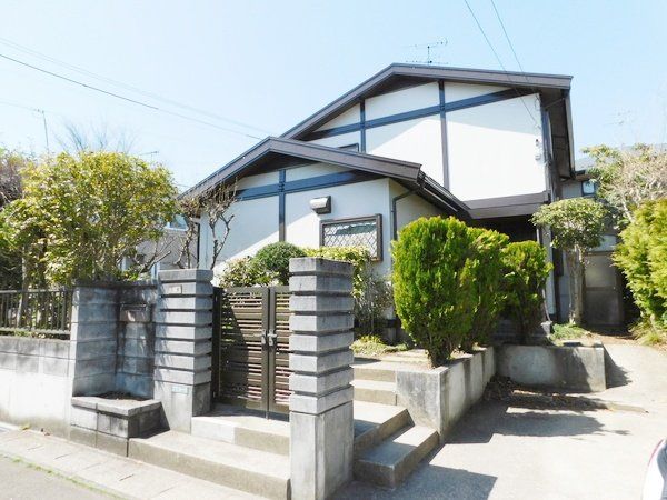 建物外観　駐車場2台付き（無料）♪南東角地♪