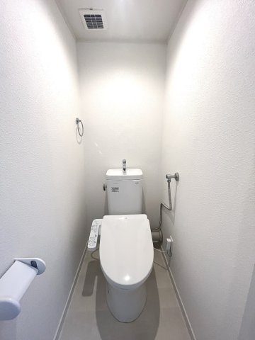 トイレ　温水洗浄便座付きトイレ