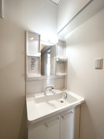 洗面設備　シャワー付き洗面化粧台