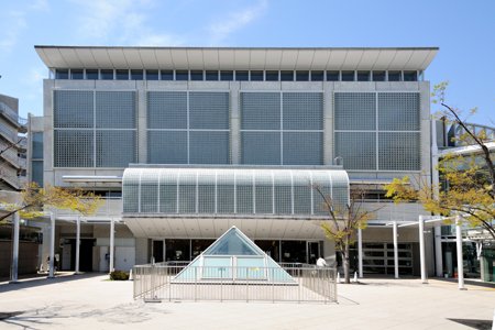図書館　目黒区立八雲中央図書館（図書館）まで680m
