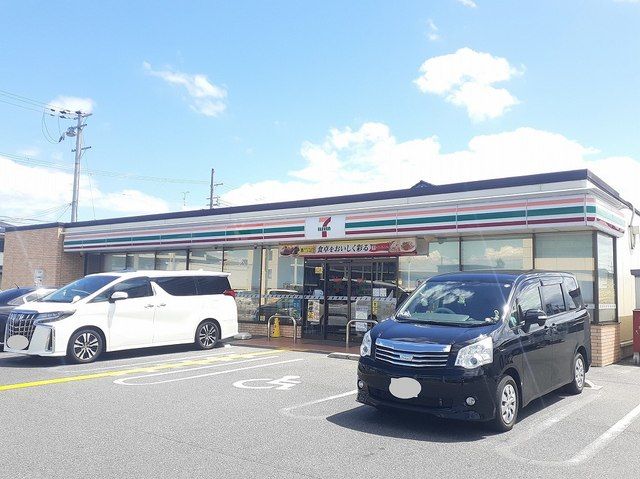 コンビニ　セブンイレブン近江八幡江頭店（コンビニ）まで900m