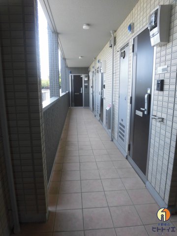 エントランス　落ち着いたエントランスです