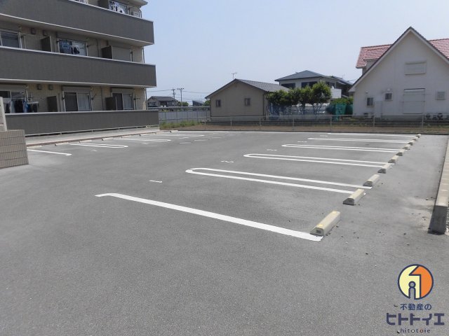 駐車場　車をお持ちの方に嬉しい駐車場付きの物件です