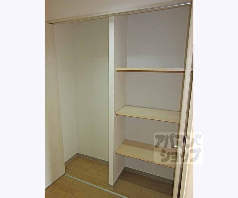 収納　キッチン裏収納たくさんあります