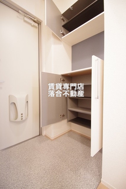 玄関　シューズ収納あり