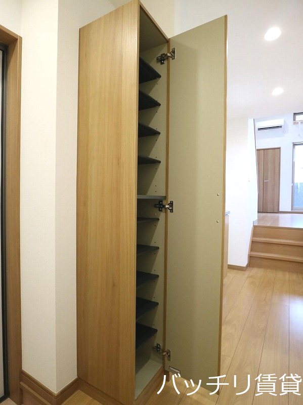 玄関　＊画像は別部屋の為イメージ、現状を優先いたします