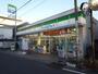 コンビニ　ファミリーマート（コンビニ）まで800m